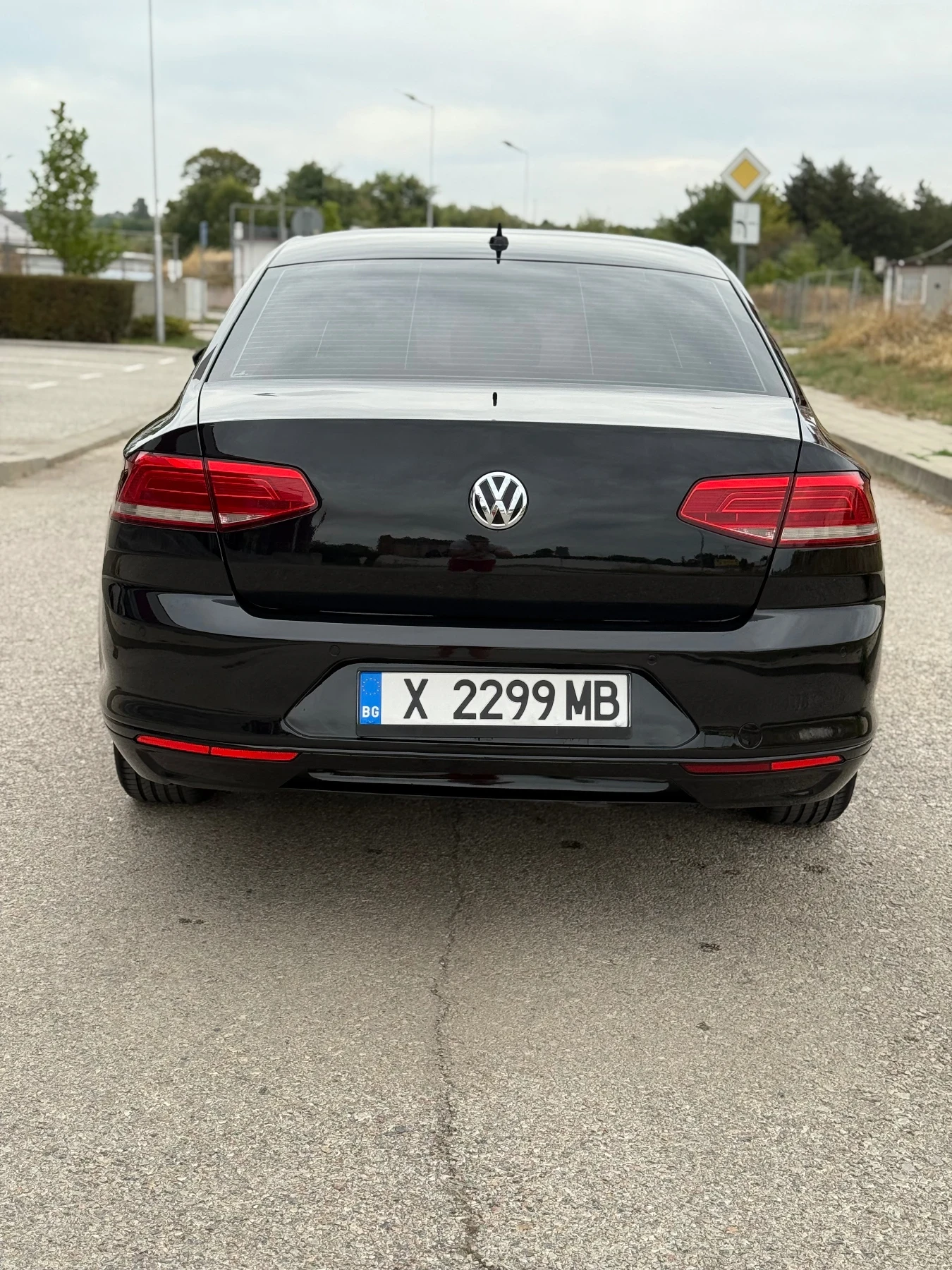 VW Passat 1.6 tdi, снимка 6 - Автомобили и джипове - 54477542