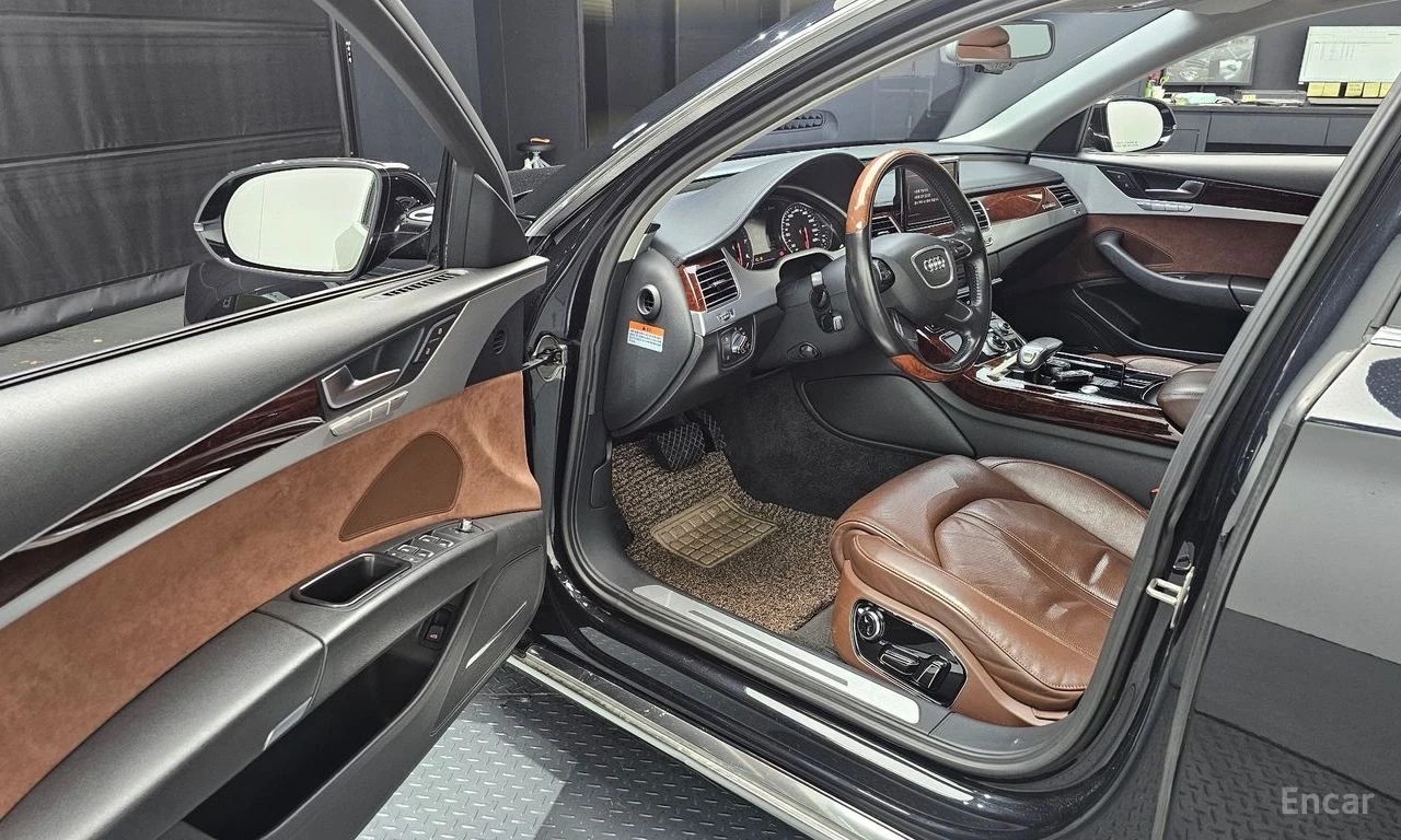 Audi A8 3.0 TFSI* QUATTRO* КОЖА* ПОДГРЕВ* ОБДУХВ* МОНИТОРИ, снимка 10 - Автомобили и джипове - 54740712