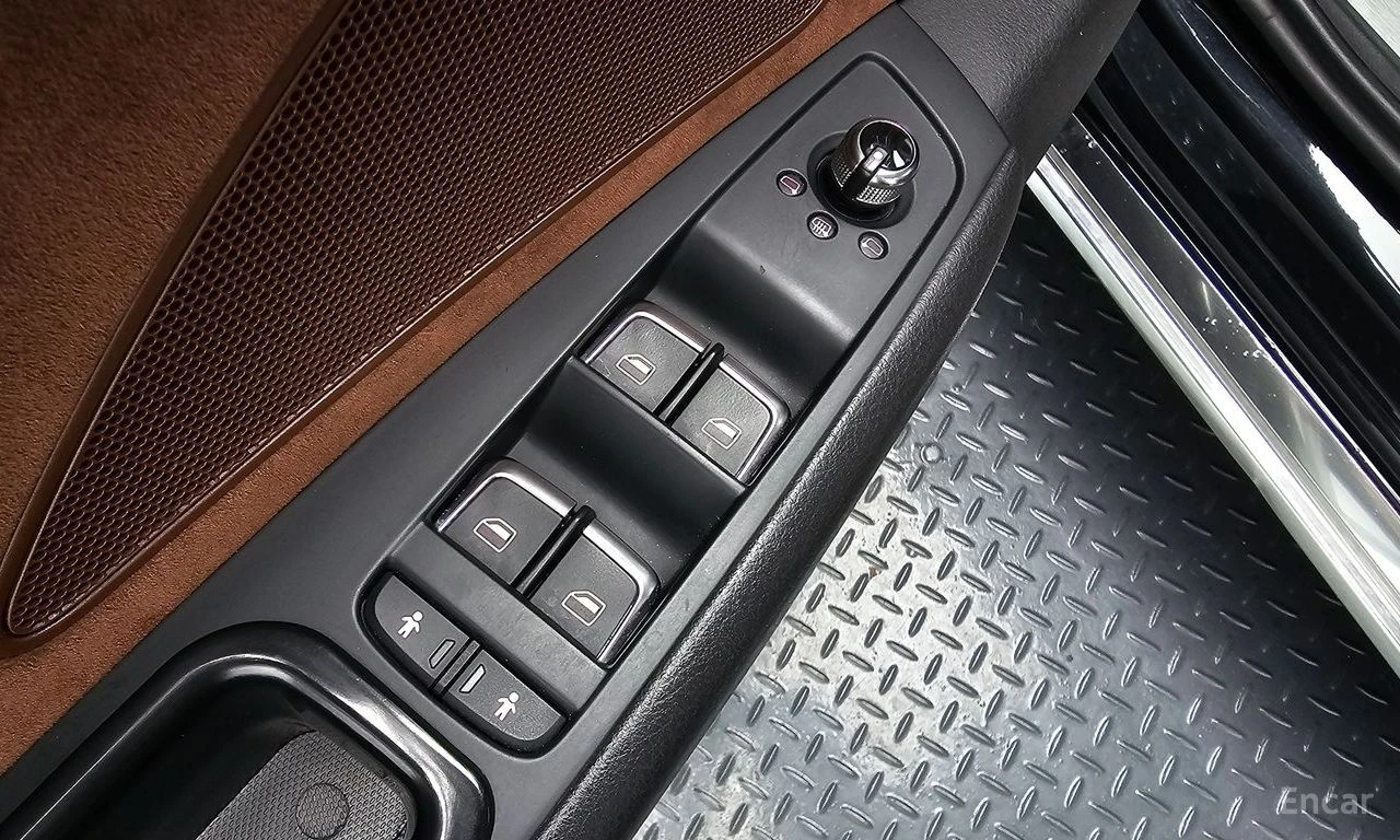 Audi A8 3.0 TFSI* QUATTRO* КОЖА* ПОДГРЕВ* ОБДУХВ* МОНИТОРИ, снимка 13 - Автомобили и джипове - 54740712