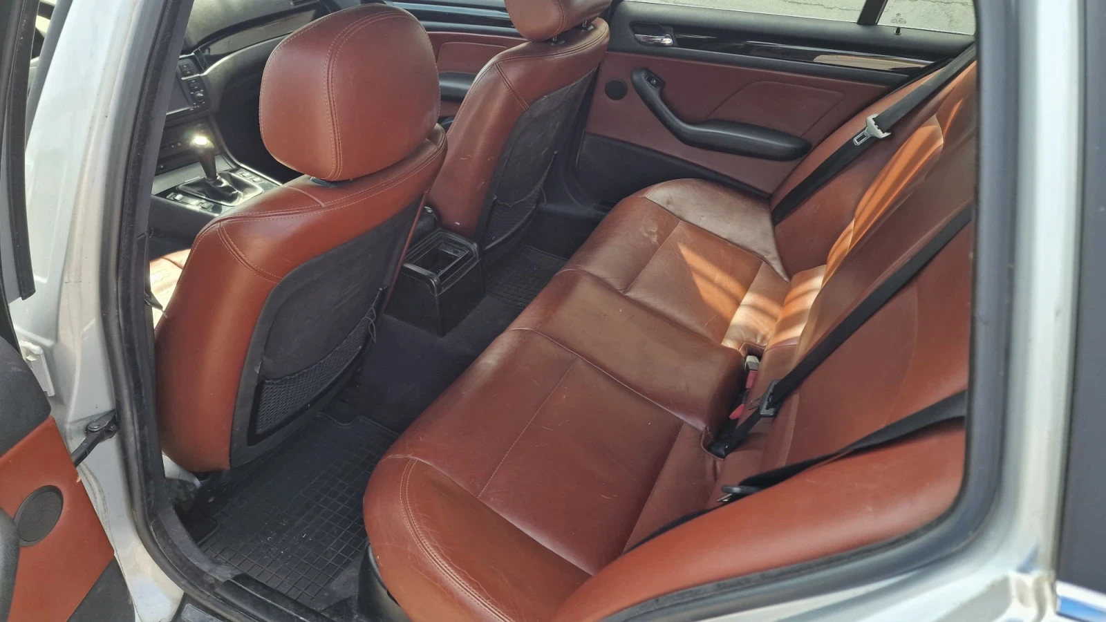 BMW 330, снимка 10 - Автомобили и джипове - 56367978