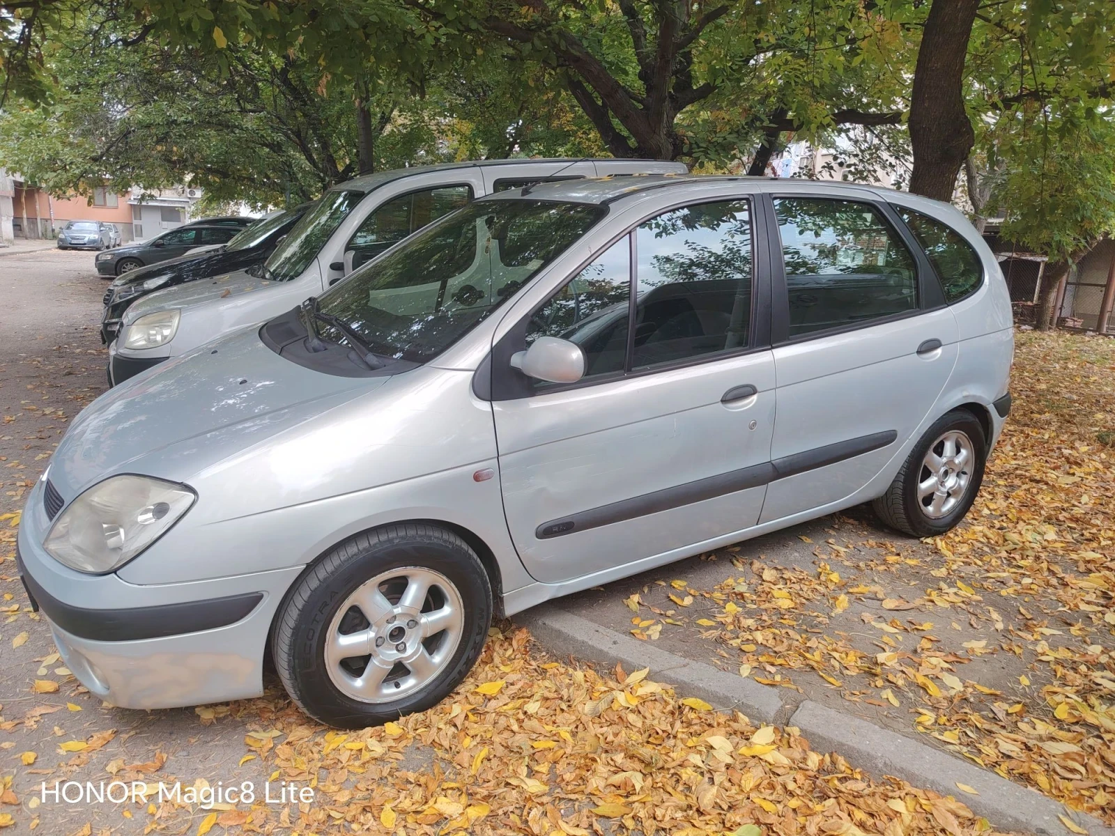 Renault Scenic 1.6 16v, снимка 3 - Автомобили и джипове - 56716504