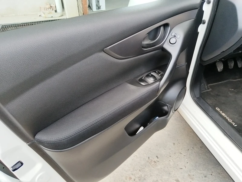 Nissan Qashqai, снимка 6 - Автомобили и джипове - 52497685