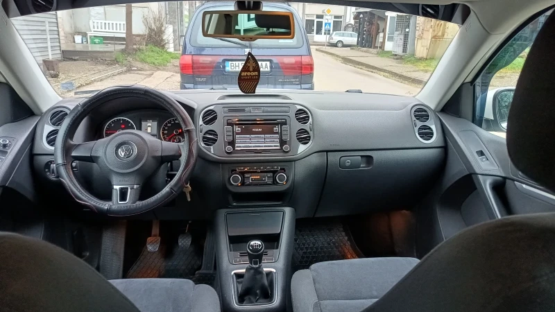 VW Tiguan, снимка 5 - Автомобили и джипове - 52677572