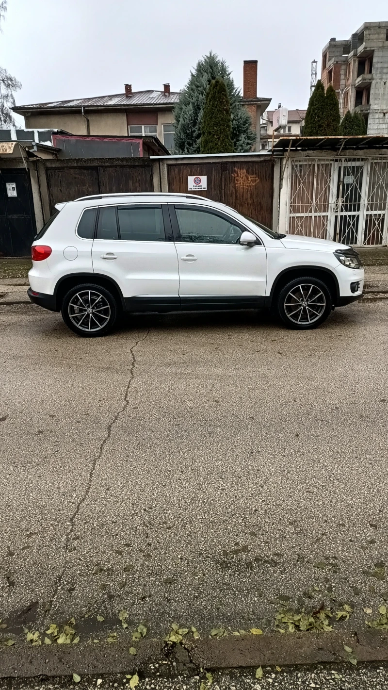 VW Tiguan, снимка 2 - Автомобили и джипове - 52677572