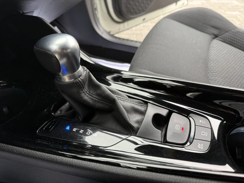 Toyota C-HR 86 200км ИТАЛИЯ, снимка 14 - Автомобили и джипове - 53323144