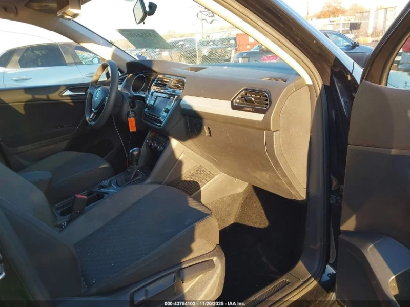 VW Tiguan 2l Volkswagen 2.0T S, снимка 5 - Автомобили и джипове - 53387063