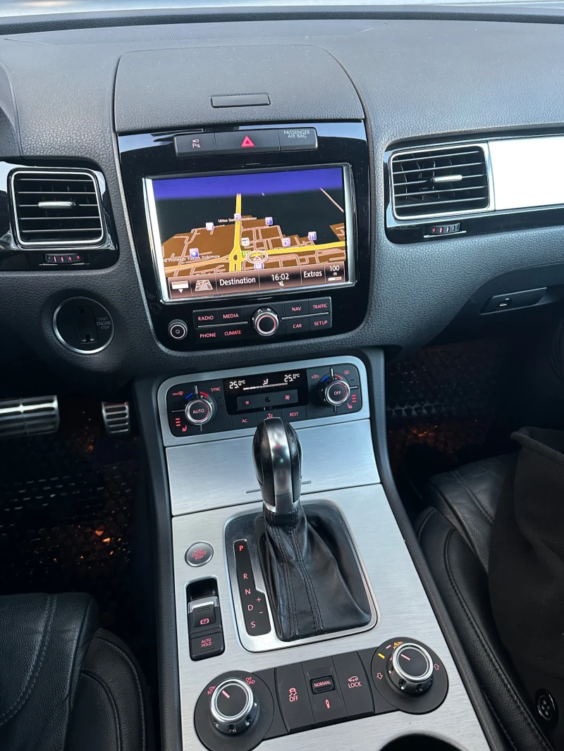 VW Touareg 4.2TDI V8, снимка 9 - Автомобили и джипове - 53391669