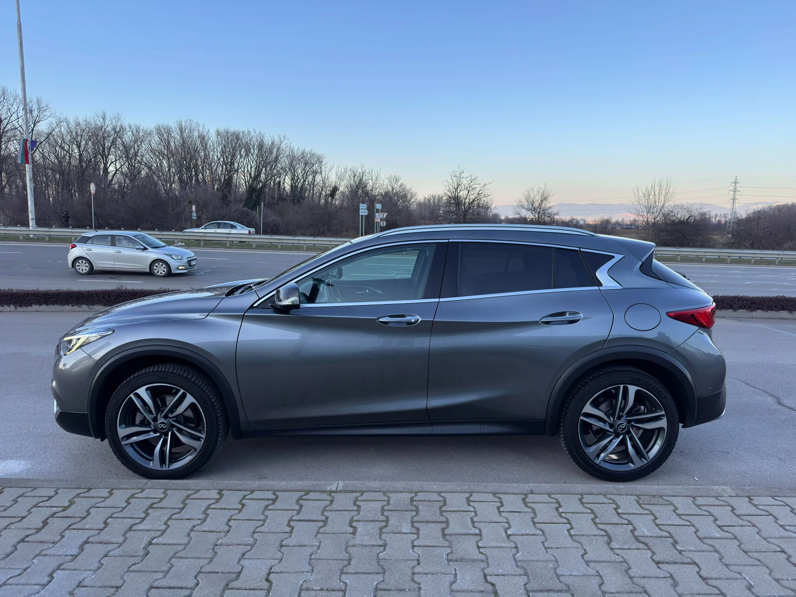 Infiniti QX30 Premium Tech AWD - изображение 7