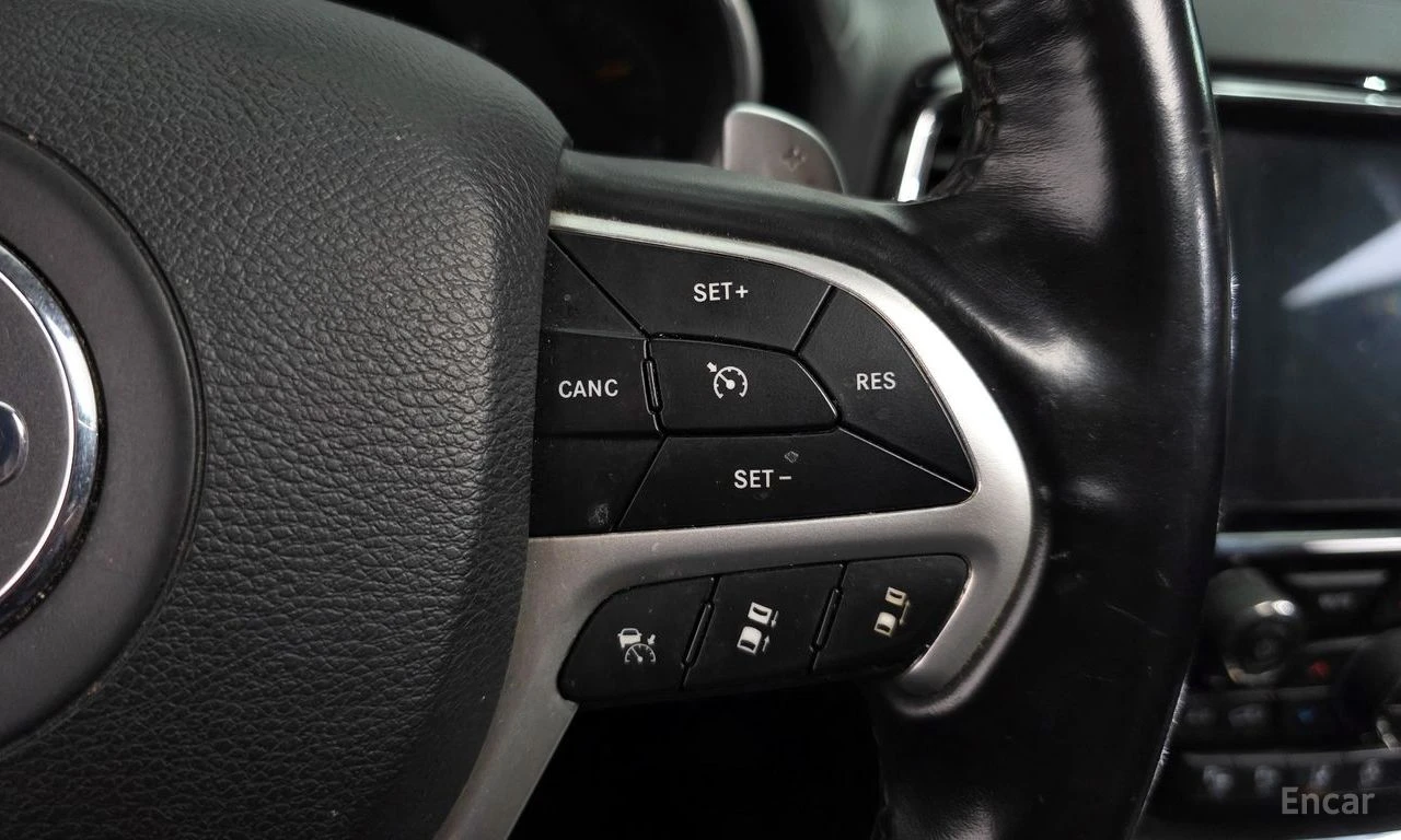 Jeep Grand cherokee 3.6* V6* 8ZF* SUMMIT* ДИСТРОНИК* ОБДУХВАНЕ* LANE* , снимка 8 - Автомобили и джипове - 54736918