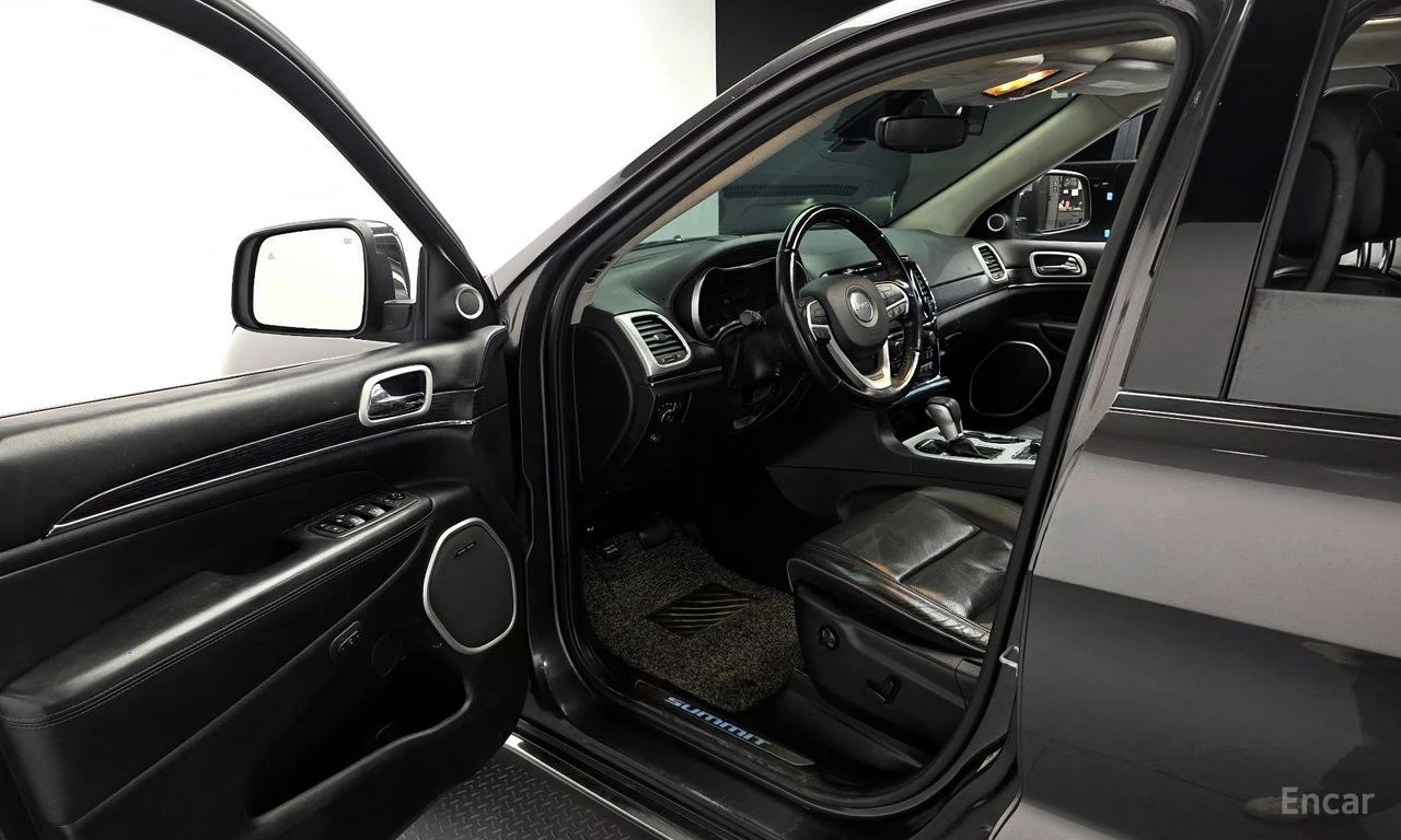 Jeep Grand cherokee 3.6* V6* 8ZF* SUMMIT* ДИСТРОНИК* ОБДУХВАНЕ* LANE* , снимка 5 - Автомобили и джипове - 54736918