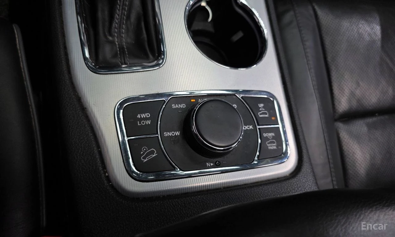 Jeep Grand cherokee 3.6* V6* 8ZF* SUMMIT* ДИСТРОНИК* ОБДУХВАНЕ* LANE* , снимка 12 - Автомобили и джипове - 54736918