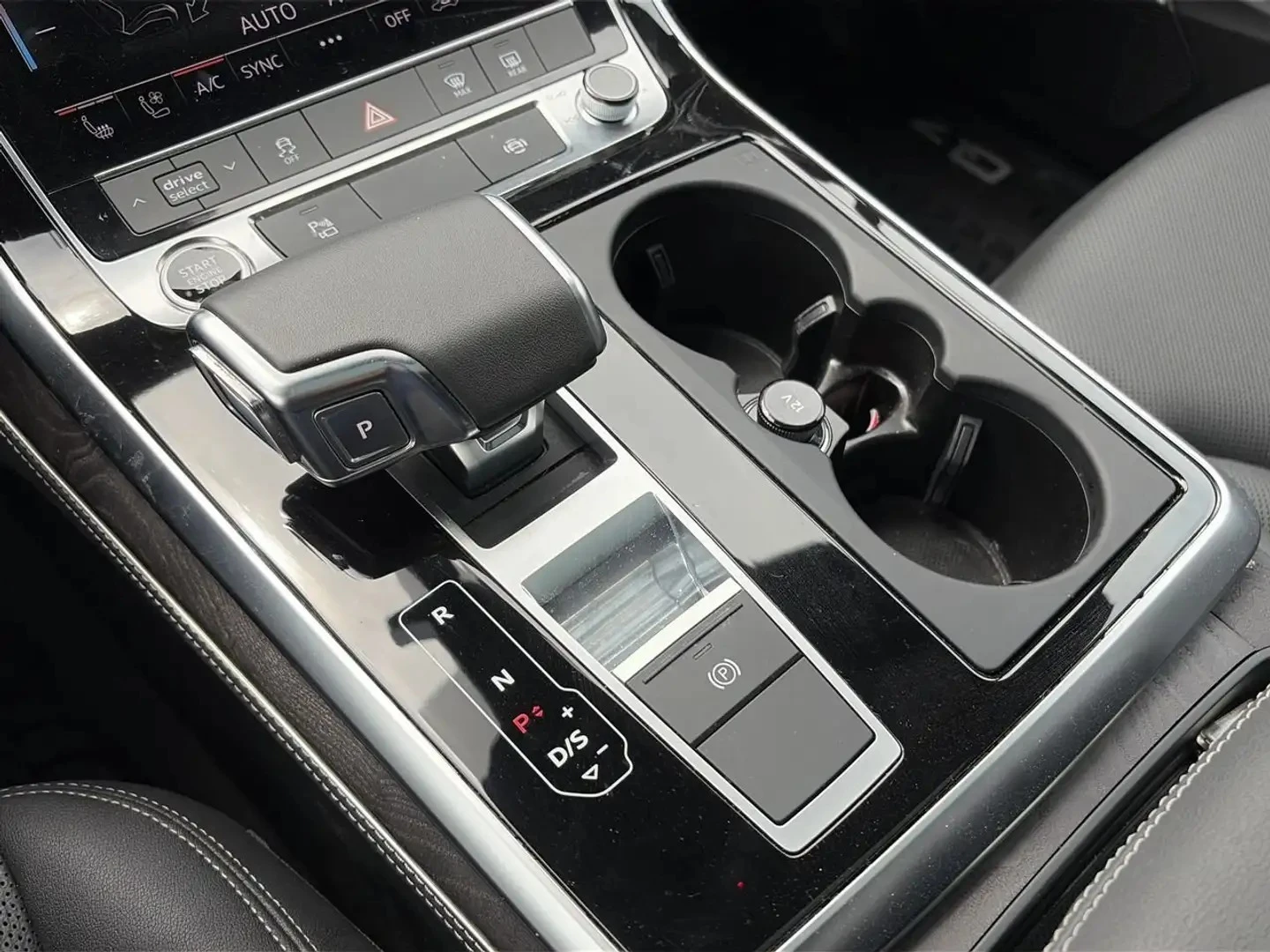 Audi Q7 PROGRESSIV ЦЕНА ДО БЪЛГАРИЯ АВТОКРЕДИТ, снимка 14 - Автомобили и джипове - 55861139