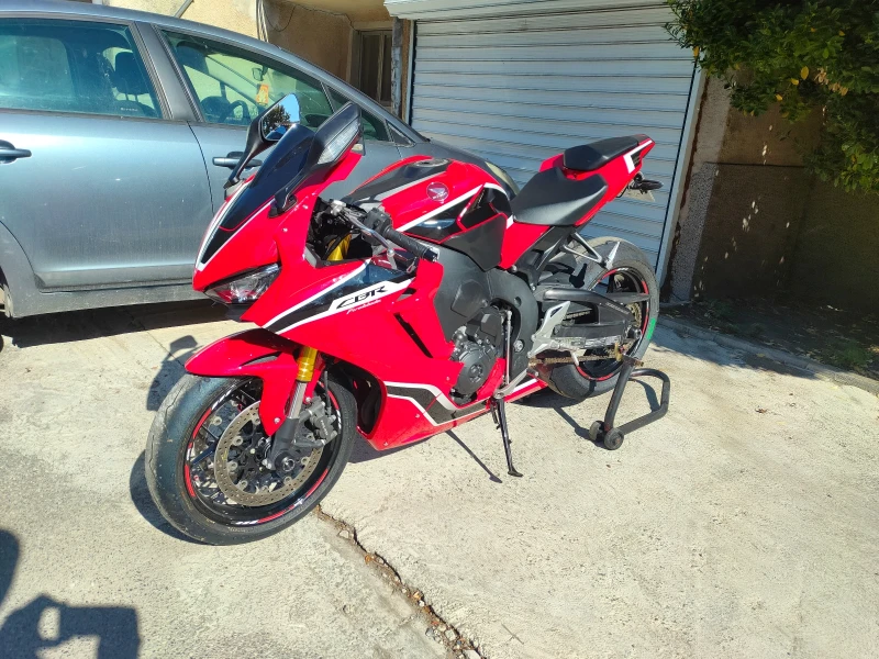 Honda Cbr CBR1000RR 2019 (7000km)!!! , снимка 2 - Мотоциклети и мототехника - 52107497