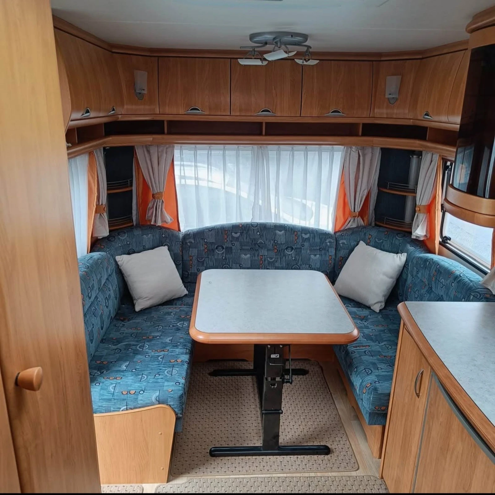 Каравана Hobby 495 excellent easy, снимка 6 - Каравани и кемпери - 54703513