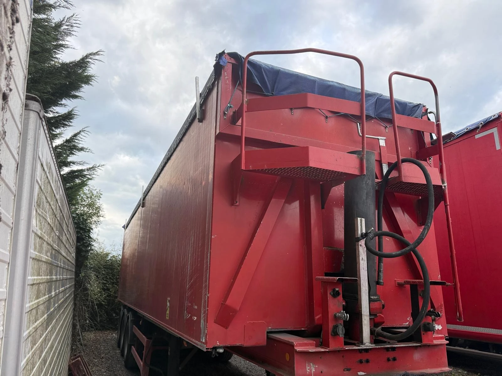 Полуремарке Benalu 63m3, снимка 2 - Ремаркета - 56433657