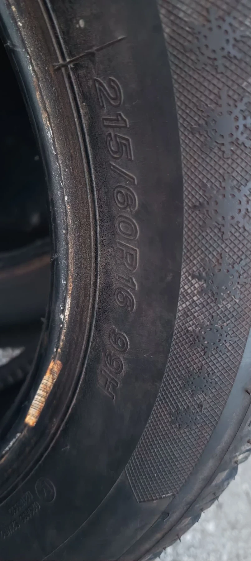 Гуми Зимни 215/65R16, снимка 8 - Гуми и джанти - 56421831