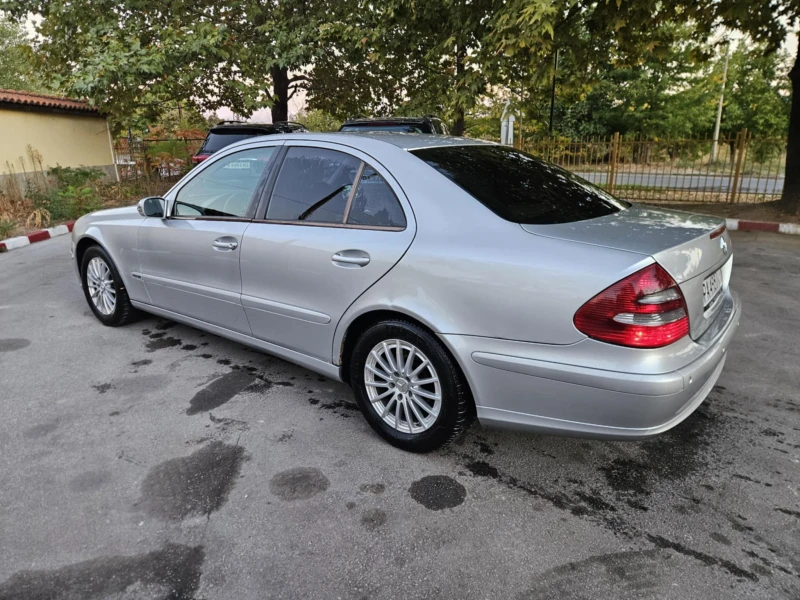 Mercedes-Benz E 220 TOP, снимка 4 - Автомобили и джипове - 48522495