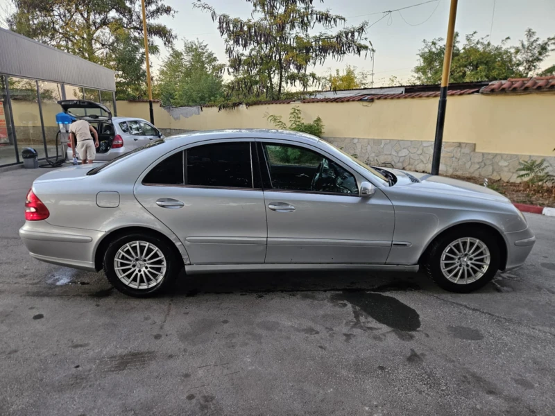 Mercedes-Benz E 220 TOP, снимка 3 - Автомобили и джипове - 48522495