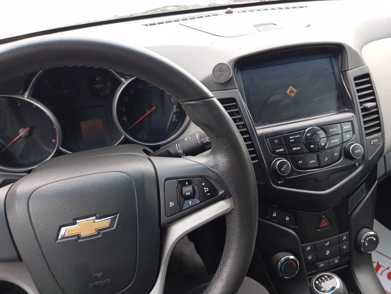 Chevrolet Cruze 1.6 бензин , снимка 9 - Автомобили и джипове - 49254319