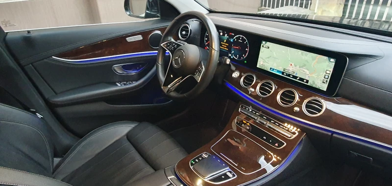 Mercedes-Benz E 220 PERFEKTEN, снимка 11 - Автомобили и джипове - 49680980