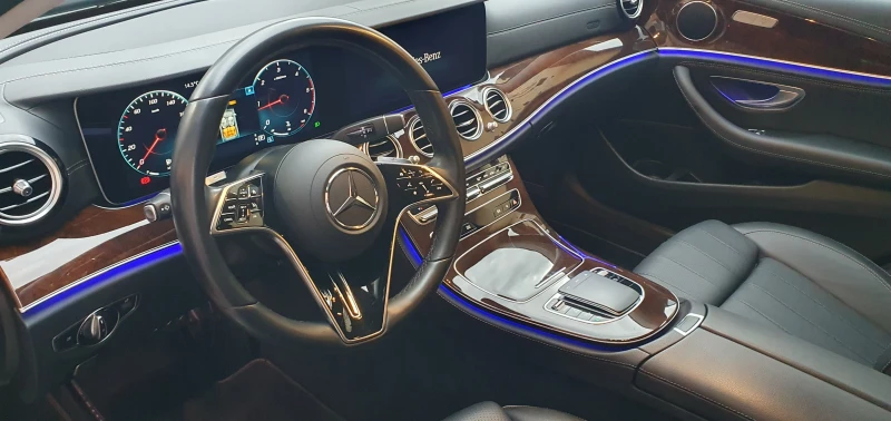 Mercedes-Benz E 220 PERFEKTEN, снимка 13 - Автомобили и джипове - 49680980