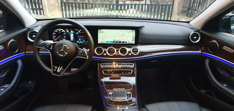 Mercedes-Benz E 220 PERFEKTEN, снимка 10 - Автомобили и джипове - 49680980