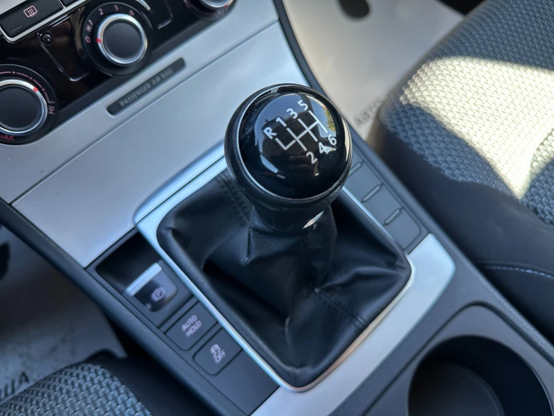 VW Passat 1.6d 105 к.с., снимка 11 - Автомобили и джипове - 51769472