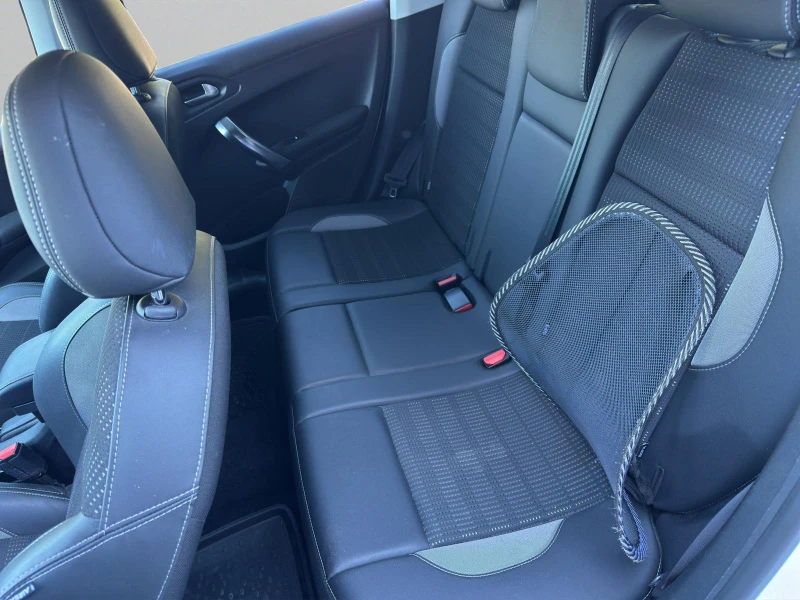 Peugeot 2008, снимка 12 - Автомобили и джипове - 52390394