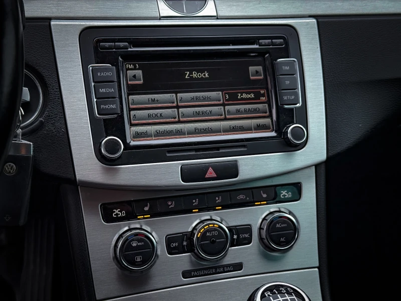 VW Passat B7* 2.0TDI* HIGHLINE, снимка 9 - Автомобили и джипове - 52828534