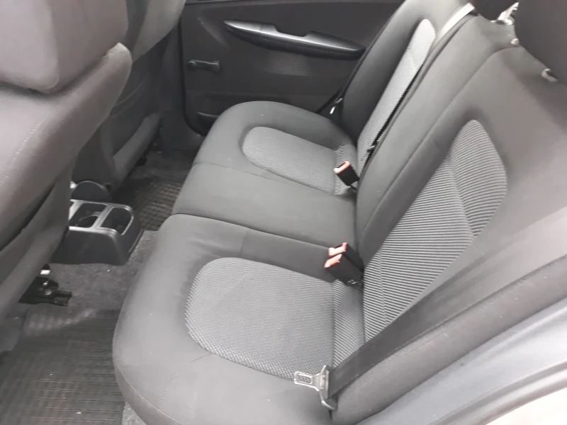 Skoda Fabia 1.4TDI, снимка 15 - Автомобили и джипове - 53522517