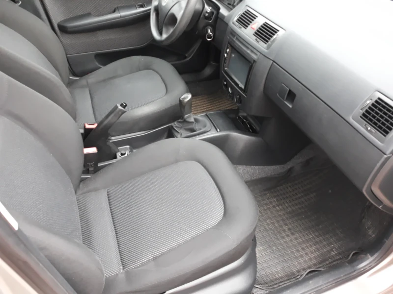 Skoda Fabia 1.4TDI, снимка 11 - Автомобили и джипове - 53522517