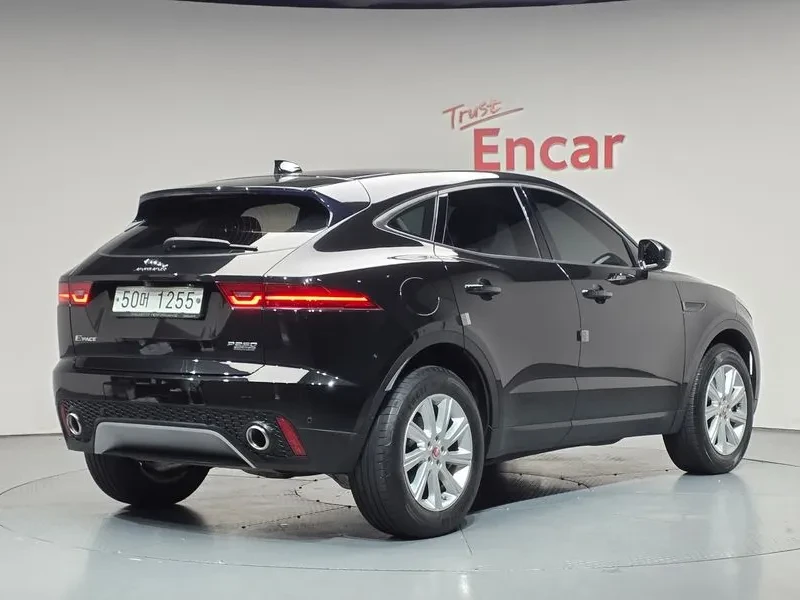 Jaguar E-pace P250 S, снимка 2 - Автомобили и джипове - 56463145