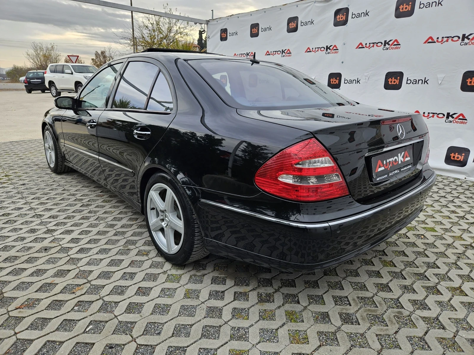 Mercedes-Benz E 320 3.0CDI-224кс= АВТОМАТ= ОБДУХВАНЕ= ШИБЕДАХ= КСЕНОН - изображение 5