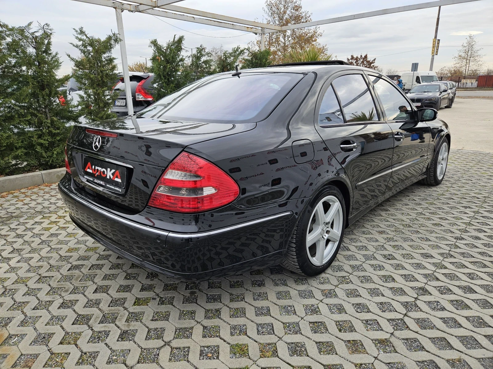 Mercedes-Benz E 320 3.0CDI-224кс= АВТОМАТ= ОБДУХВАНЕ= ШИБЕДАХ= КСЕНОН - изображение 3