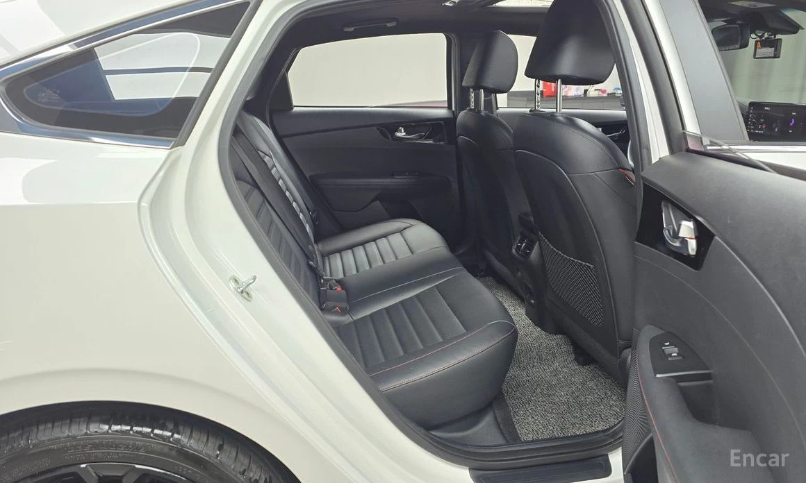 Kia K3, снимка 11 - Автомобили и джипове - 53725587