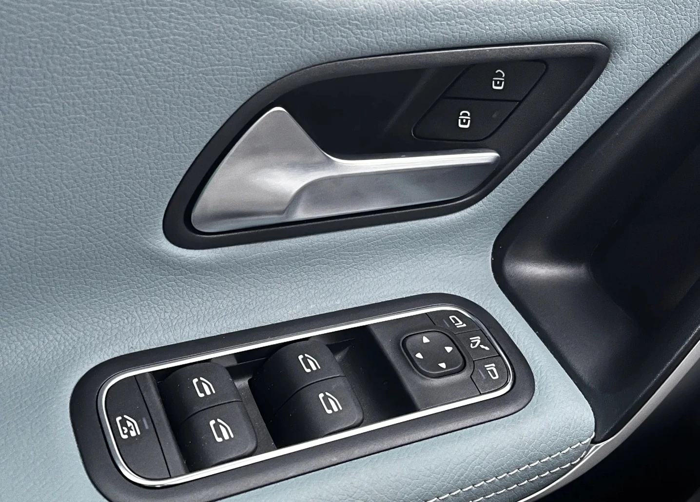 Mercedes-Benz CLA 180, снимка 7 - Автомобили и джипове - 53778507