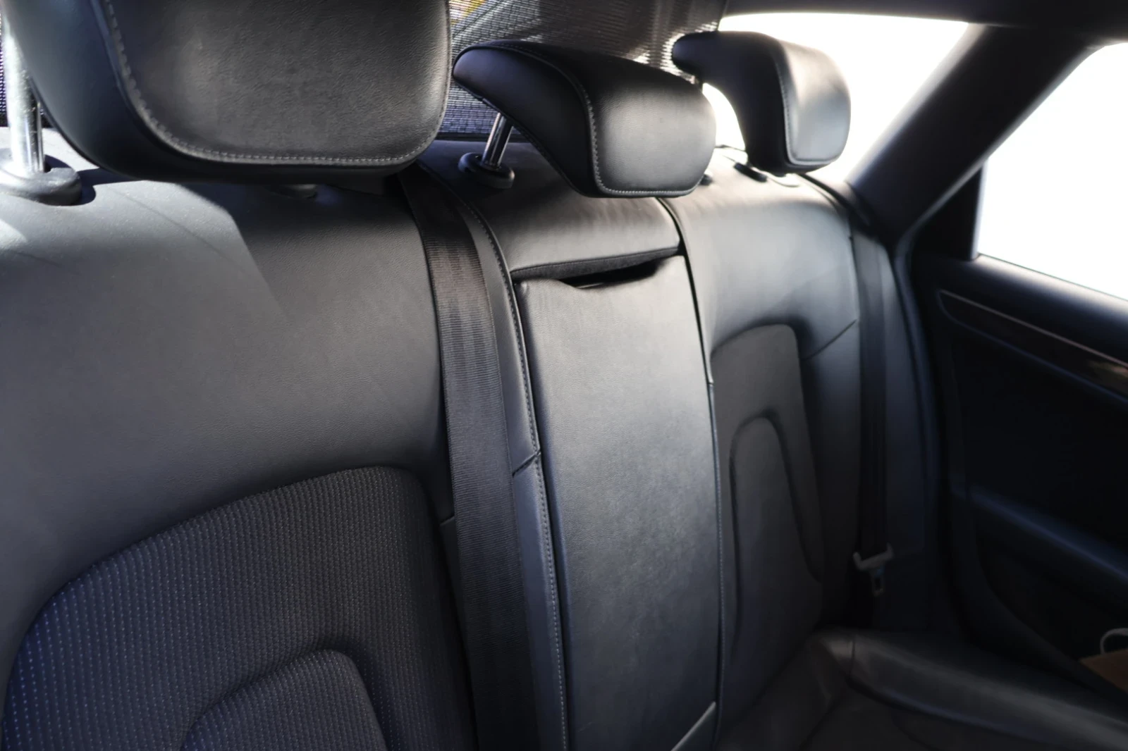 Audi A4 2.0 TDI 177 к.с. S-line Черен таван, F-1 пера на в, снимка 15 - Автомобили и джипове - 53846921