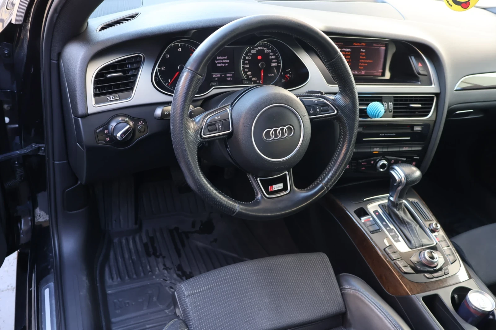 Audi A4 2.0 TDI 177 к.с. S-line Черен таван, F-1 пера на в, снимка 10 - Автомобили и джипове - 53846921