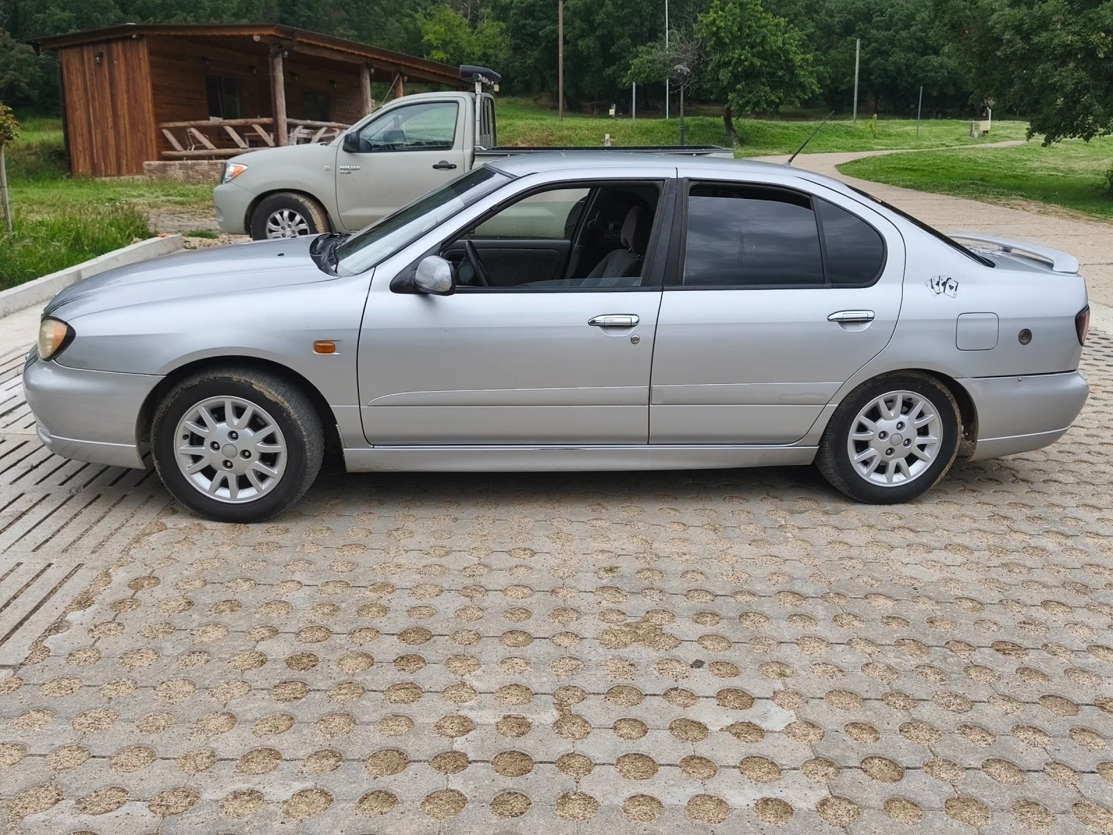 Nissan Primera 1.8 Газ, снимка 2 - Автомобили и джипове - 54792010