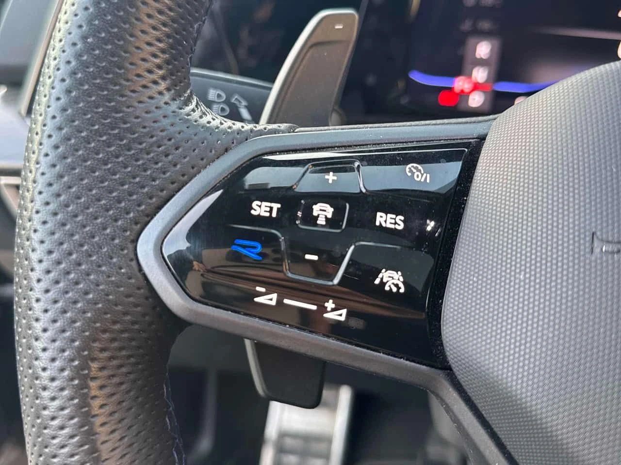 VW Golf * R* DSG * АВТОКРЕДИТ БЕЗ ПЪРВОНАЧАЛНА ВНОСКА* , снимка 11 - Автомобили и джипове - 55140685