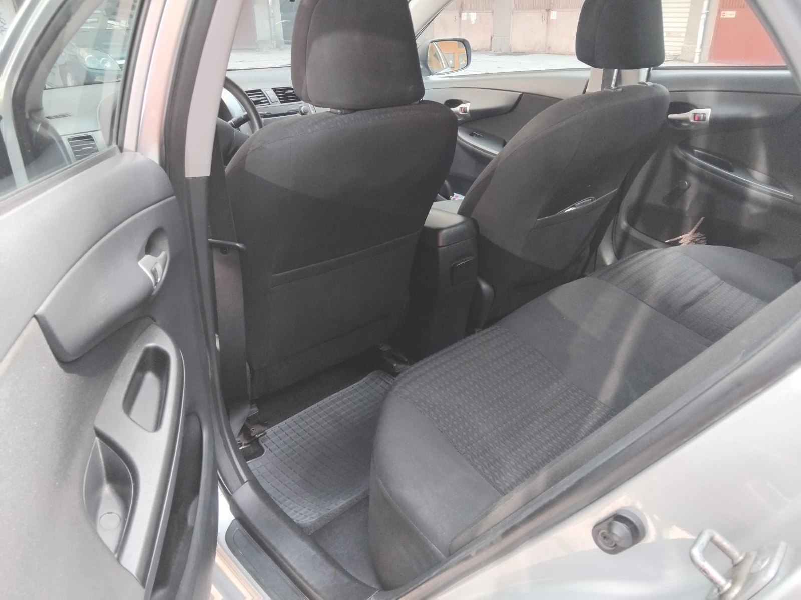Toyota Corolla 1.6, снимка 11 - Автомобили и джипове - 55182581