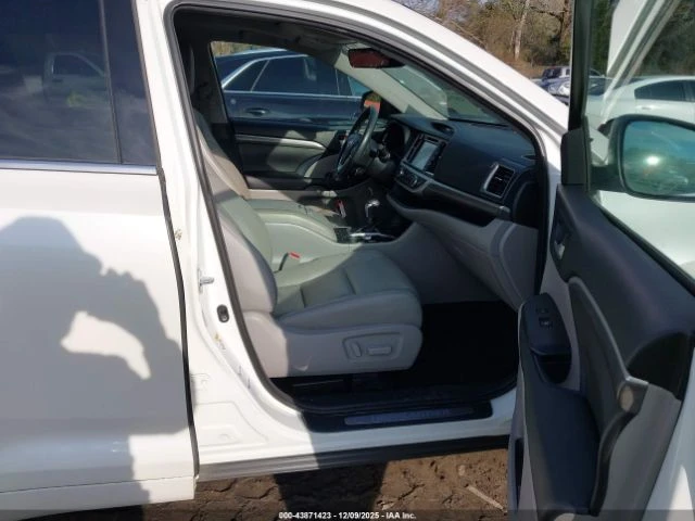 Toyota Highlander LIMITED PLATINUM* Обдухване* Памет* 360Кам* Подгре, снимка 10 - Автомобили и джипове - 53367722