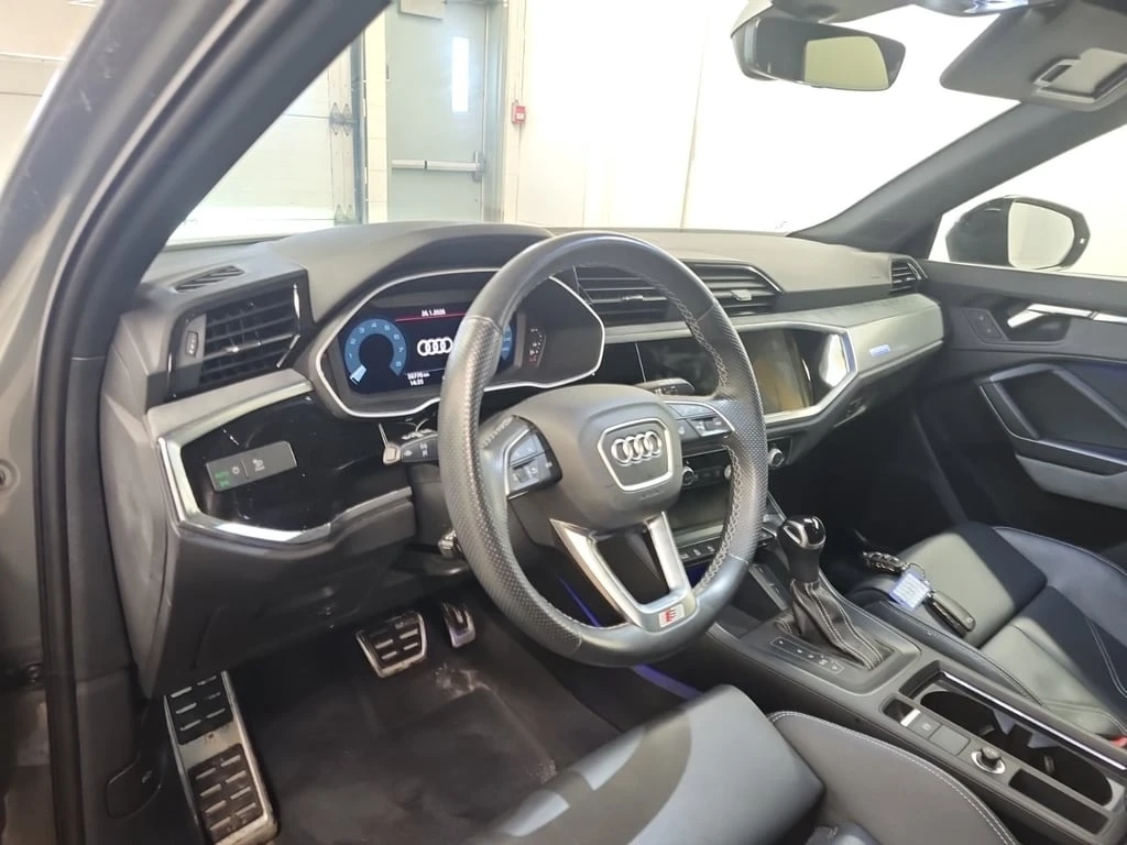 Audi Q3 / PROGRESSIV / PANO / PODGREV / CARFAX - изображение 10
