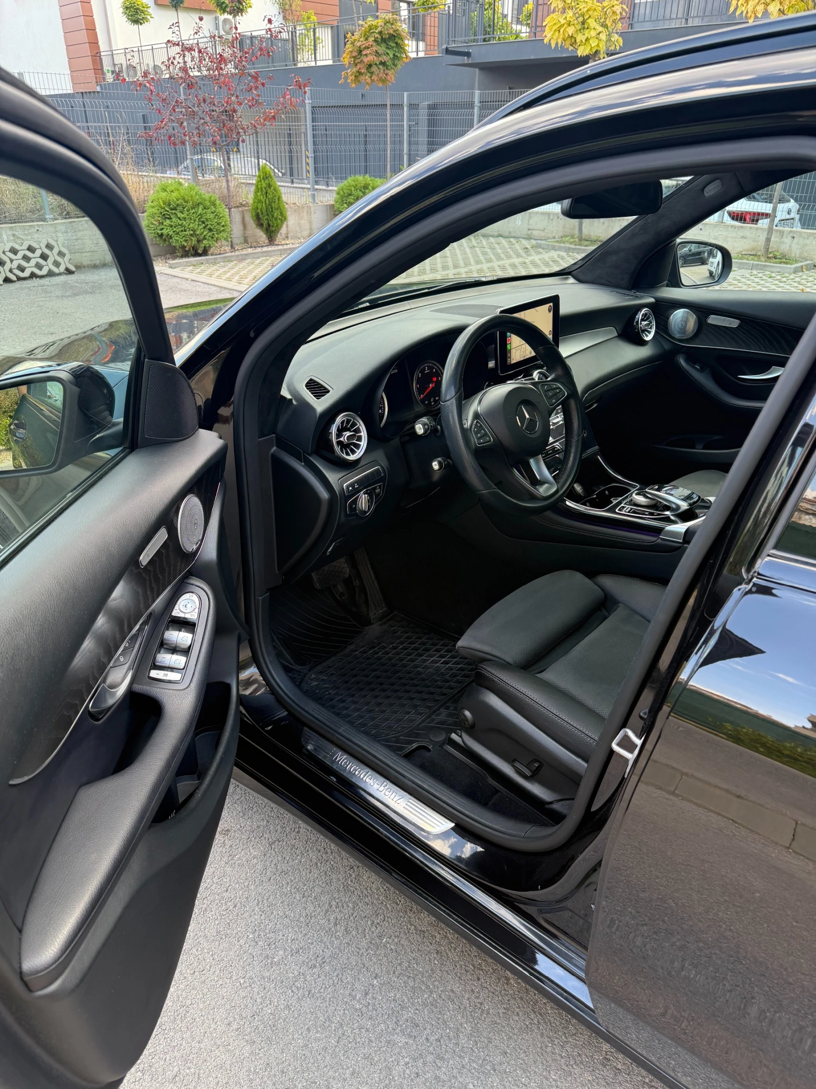 Mercedes-Benz GLC 350 4MATIC| AndroidAuto/CarPlay| Панорама| Печка| Обсл - изображение 9