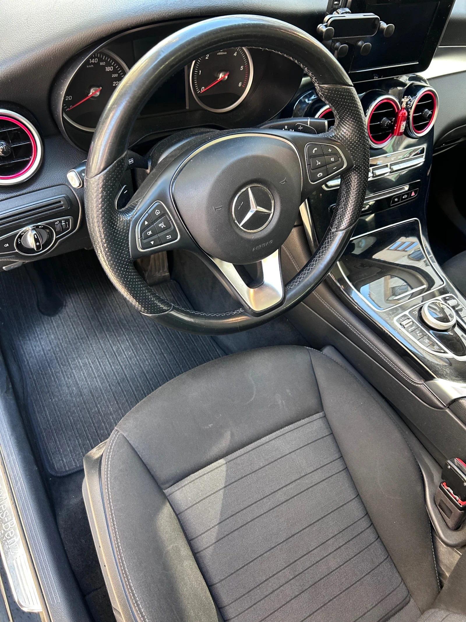 Mercedes-Benz GLC 220 220d  4 MATIC, снимка 8 - Автомобили и джипове - 55553232