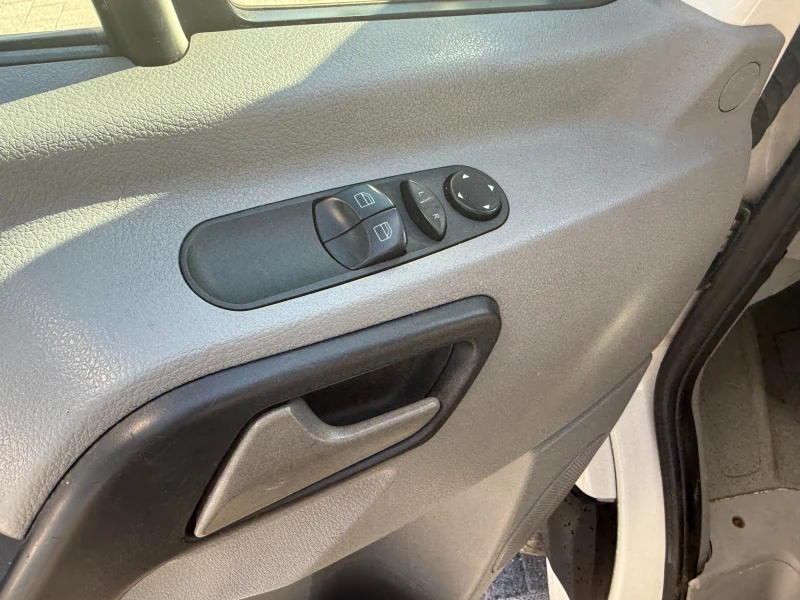 VW Crafter 2.5TDI Климатроник L1H1 , снимка 12 - Бусове и автобуси - 52156744