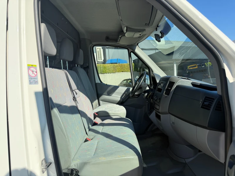 VW Crafter 2.5TDI Климатроник L1H1 , снимка 8 - Бусове и автобуси - 52156744