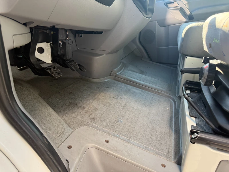 VW Crafter 2.5TDI Климатроник L1H1 , снимка 13 - Бусове и автобуси - 52156744