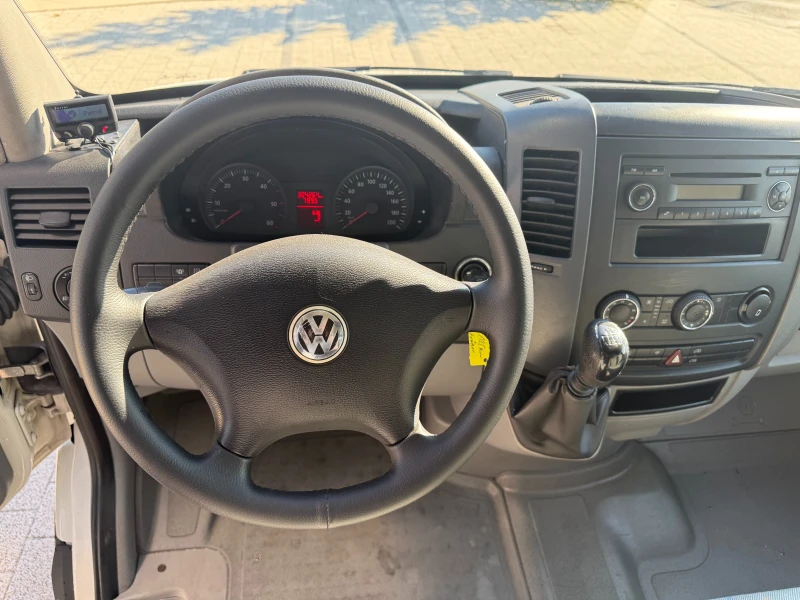 VW Crafter 2.5TDI Климатроник L1H1 , снимка 11 - Бусове и автобуси - 52156744