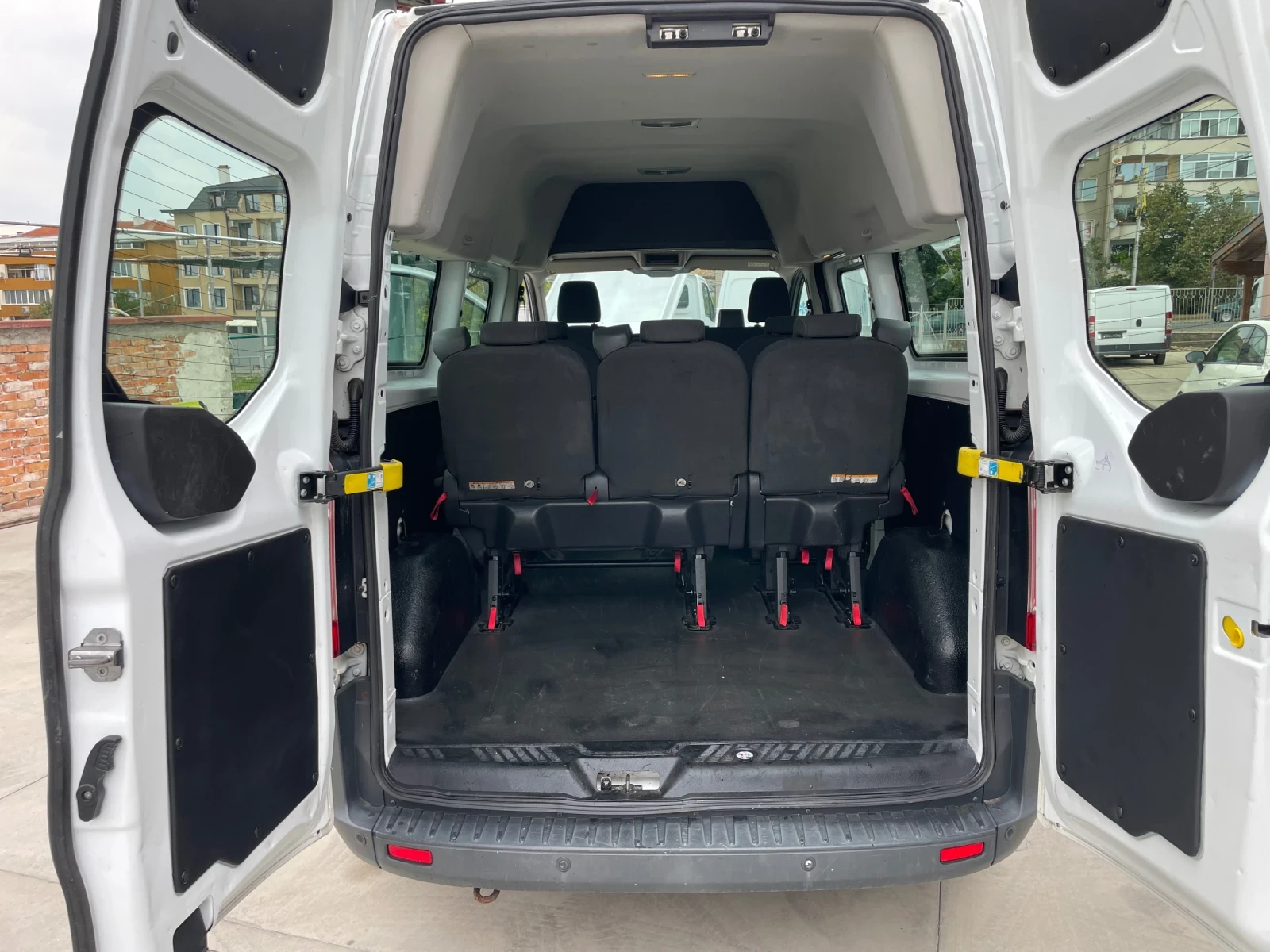 Ford Transit Custom 2.2 CDTi / LONG / КЛИМА / ПАРКТРОНИК / АВТОПИЛОТ, снимка 12 - Бусове и автобуси - 56225797